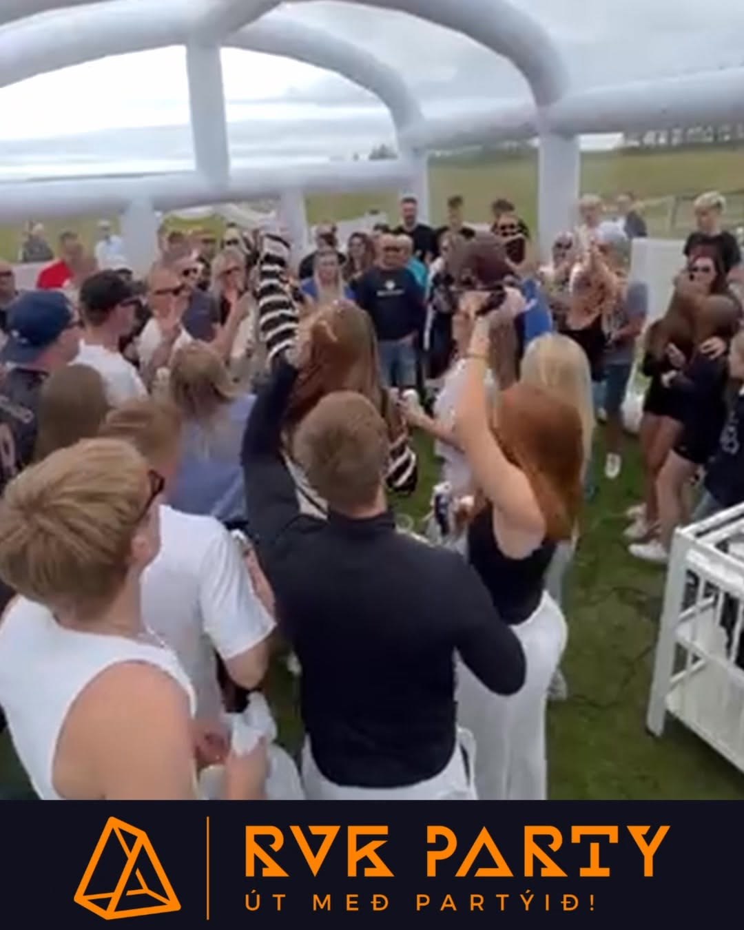Veisla í uppblásnu partýtjaldi frá RVK Party
