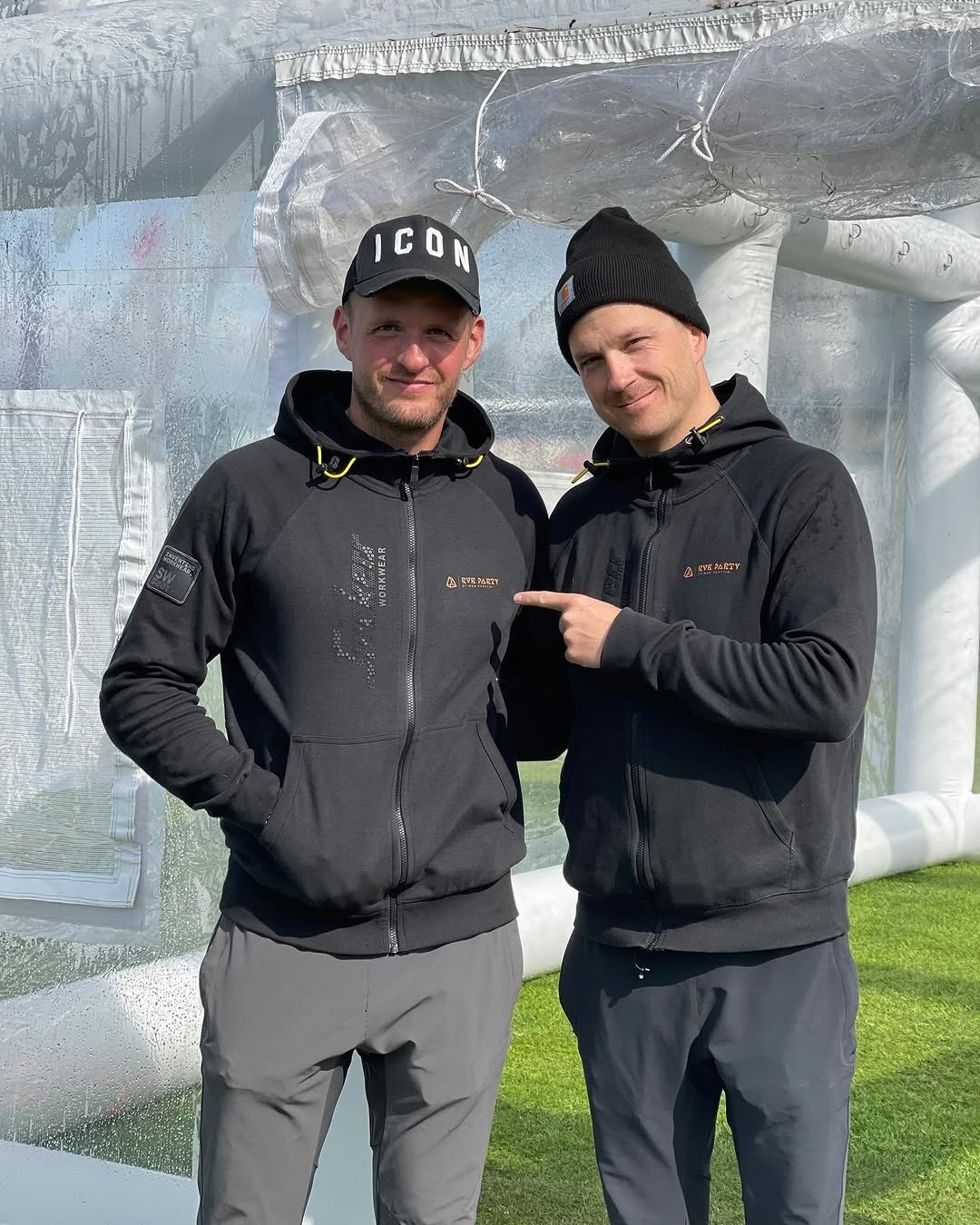 RVK Party teymið fyrir framan partýtjald
